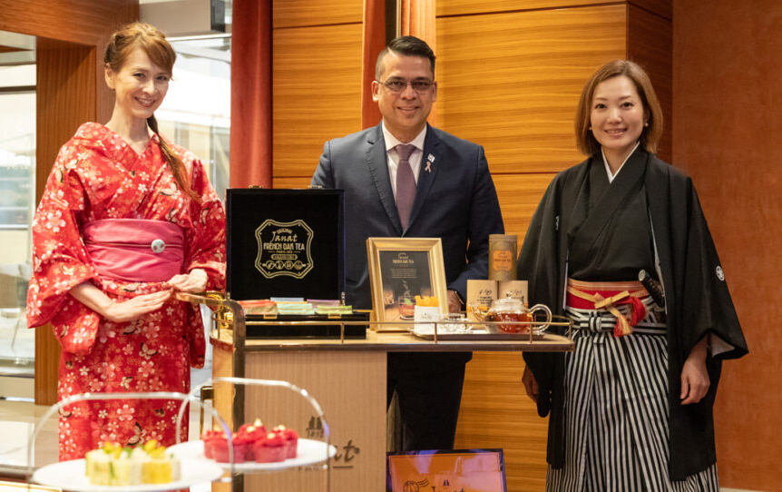 Janat French Oak Tea Barrel Presentation at Grosvenor House Dubai with Mayumi Satoi